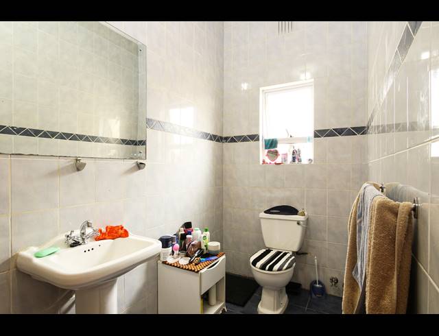 7 BEDROOM HOUSE FOR SALE IN WALMER ESTATE